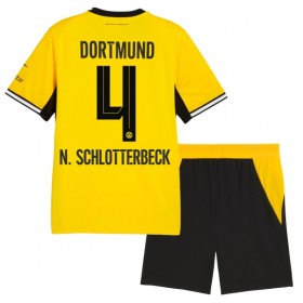 Borussia Dortmund N. Schlotterbeck 4 Børn Hjemmebanesæt 2026-27 Kortærmet(+ Korte bukser)