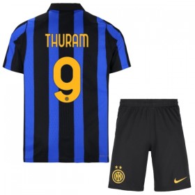 Inter Milan Thuram 9 Børn Hjemmebanesæt 2026-27 Kortærmet(+ Korte bukser)