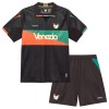 Venezia Børn Hjemmebanesæt 2026-27 Kortærmet(+ Korte bukser) Venezia Børn Hjemmebanesæt 2026-27 Kortærmet(+ Korte bukser)