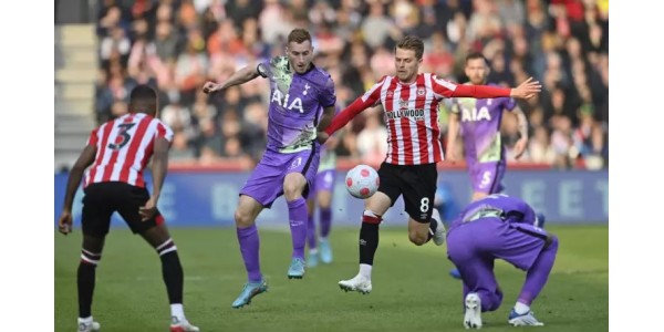 Tottenham fejler, Arsenal tager en stor gave
