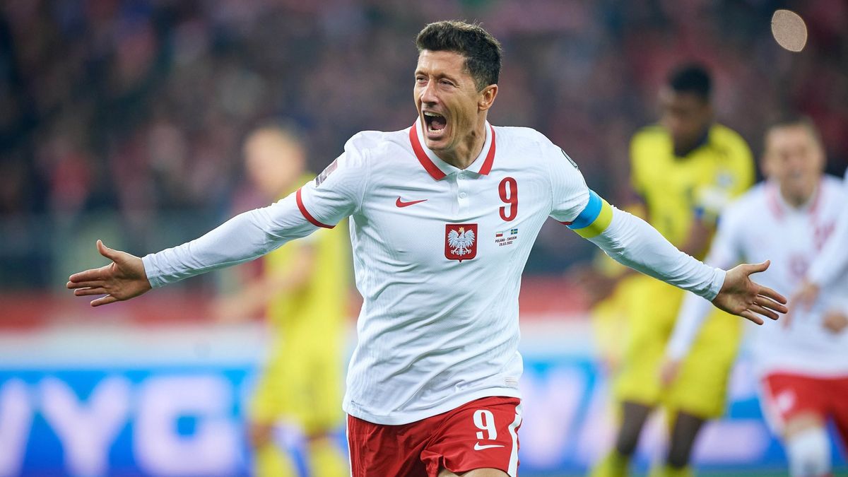 Lewandowski fører Polen til en succesfuld forfremmelse