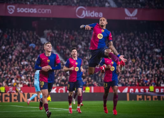 Barcelona slog Sevilla 4-1, tre sejre i træk og tæt jagt på Real Madrid